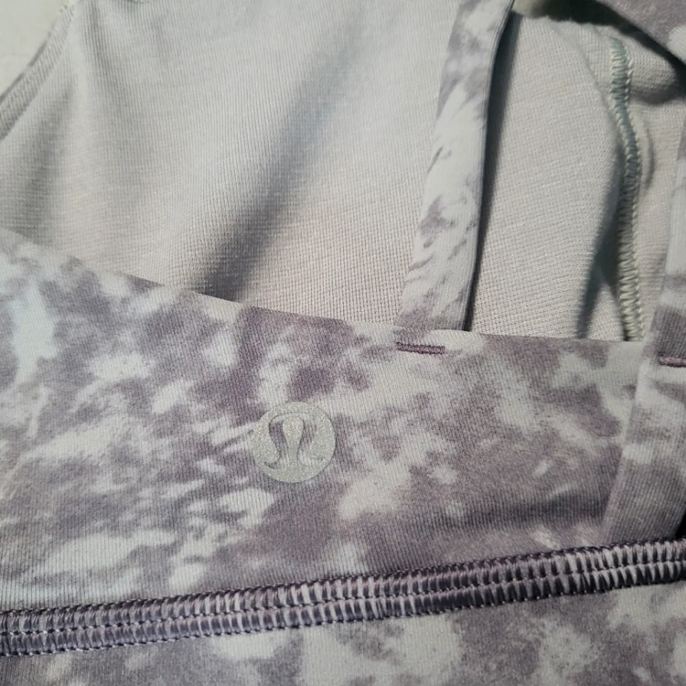 N/A lululemon flow